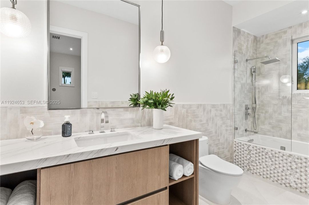 For Sale: $9,495,000 (7 beds, 6 baths, 8551 Square Feet)