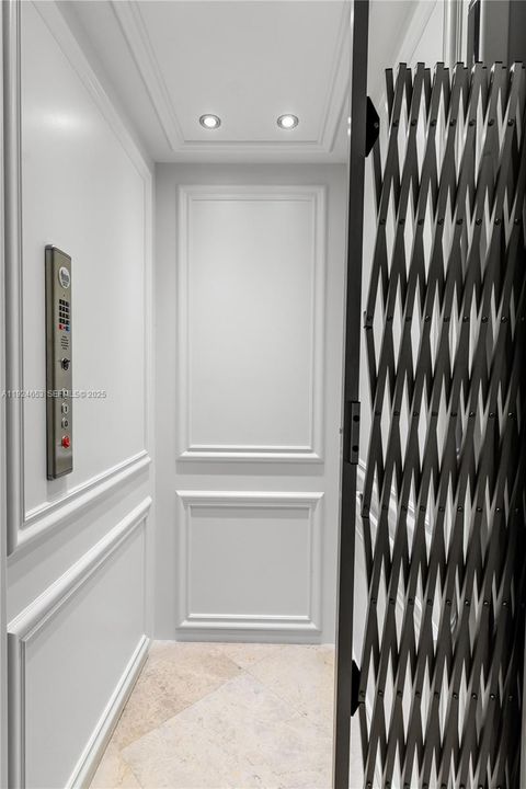 For Sale: $9,495,000 (7 beds, 6 baths, 8551 Square Feet)