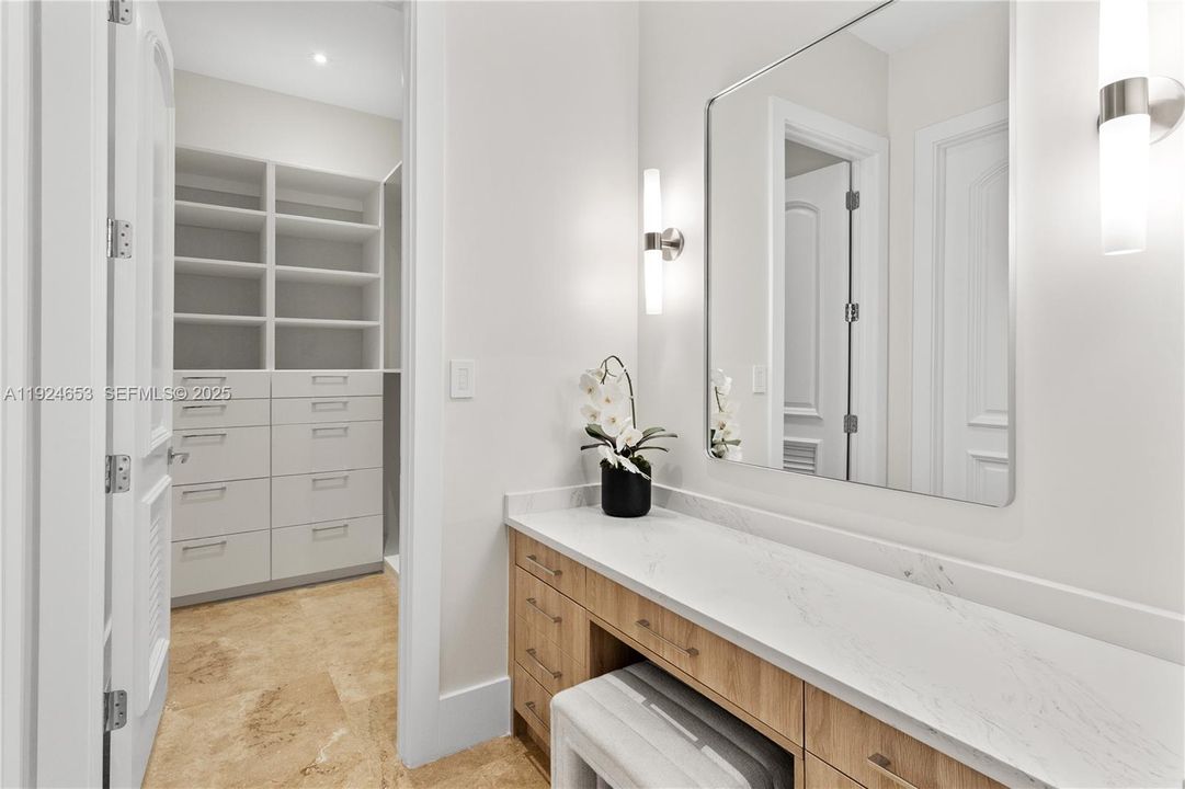 For Sale: $9,495,000 (7 beds, 6 baths, 8551 Square Feet)