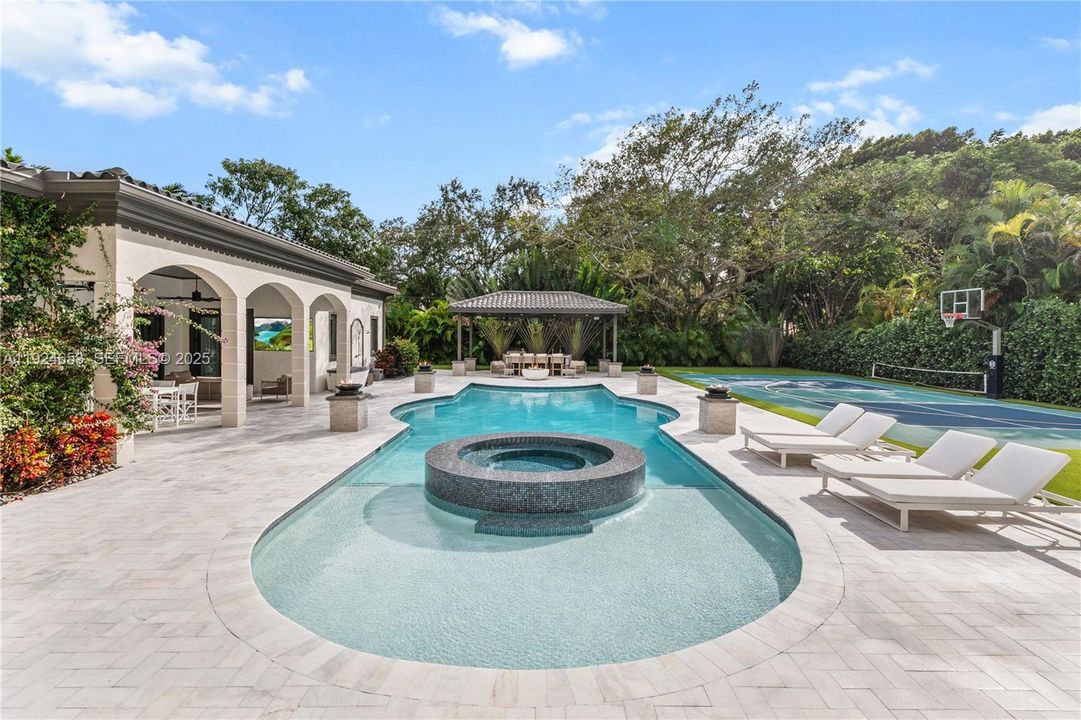 For Sale: $9,495,000 (7 beds, 6 baths, 8551 Square Feet)