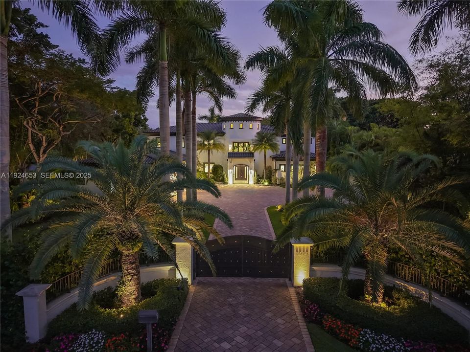 For Sale: $9,495,000 (7 beds, 6 baths, 8551 Square Feet)