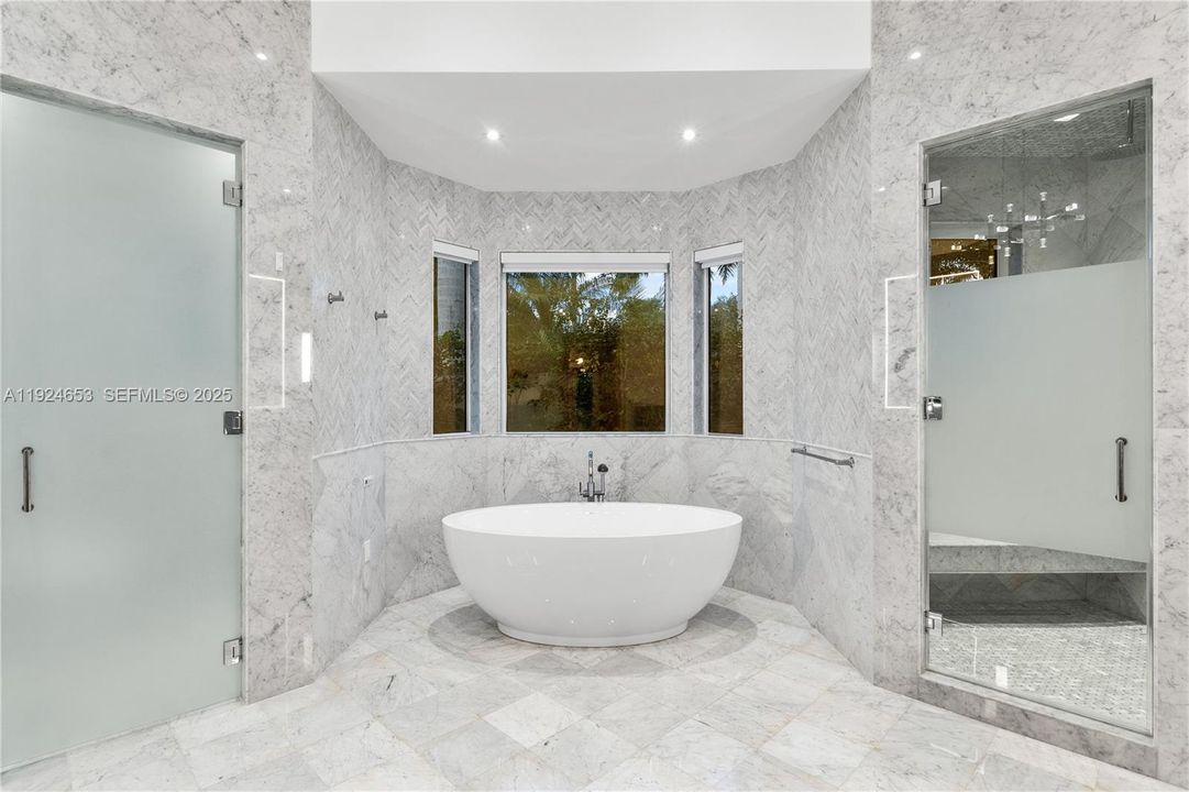 For Sale: $9,495,000 (7 beds, 6 baths, 8551 Square Feet)