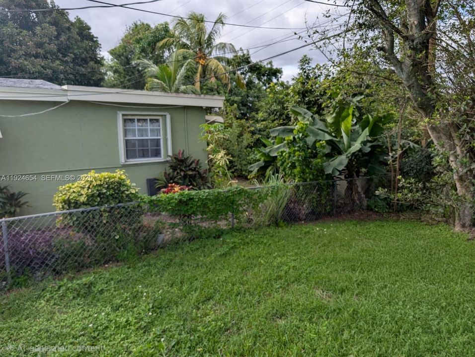 На продажу: $350,000 (2 спален, 1 ванн, 879 Квадратных фут)