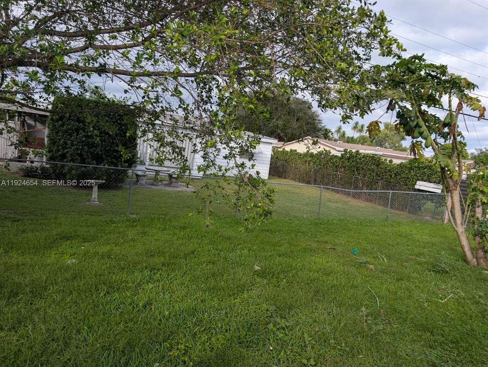 На продажу: $350,000 (2 спален, 1 ванн, 879 Квадратных фут)