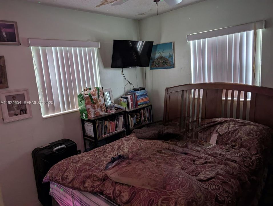 На продажу: $350,000 (2 спален, 1 ванн, 879 Квадратных фут)