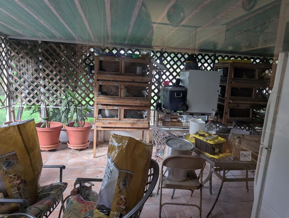 На продажу: $350,000 (2 спален, 1 ванн, 879 Квадратных фут)