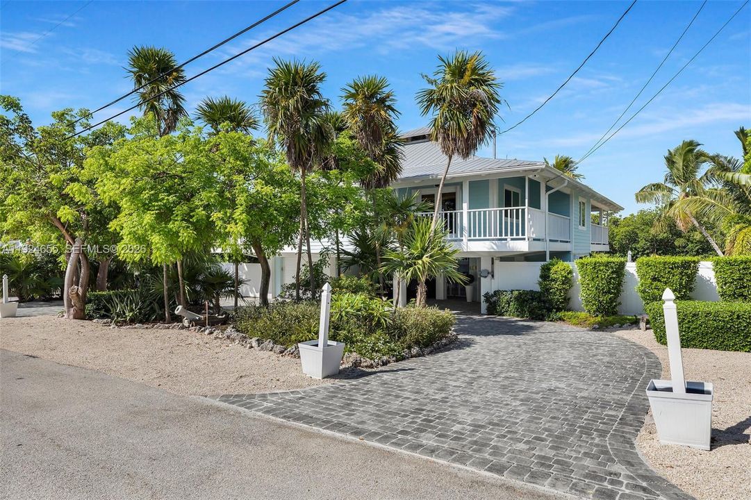 For Sale: $1,848,000 (3 beds, 2 baths, 2159 Square Feet)