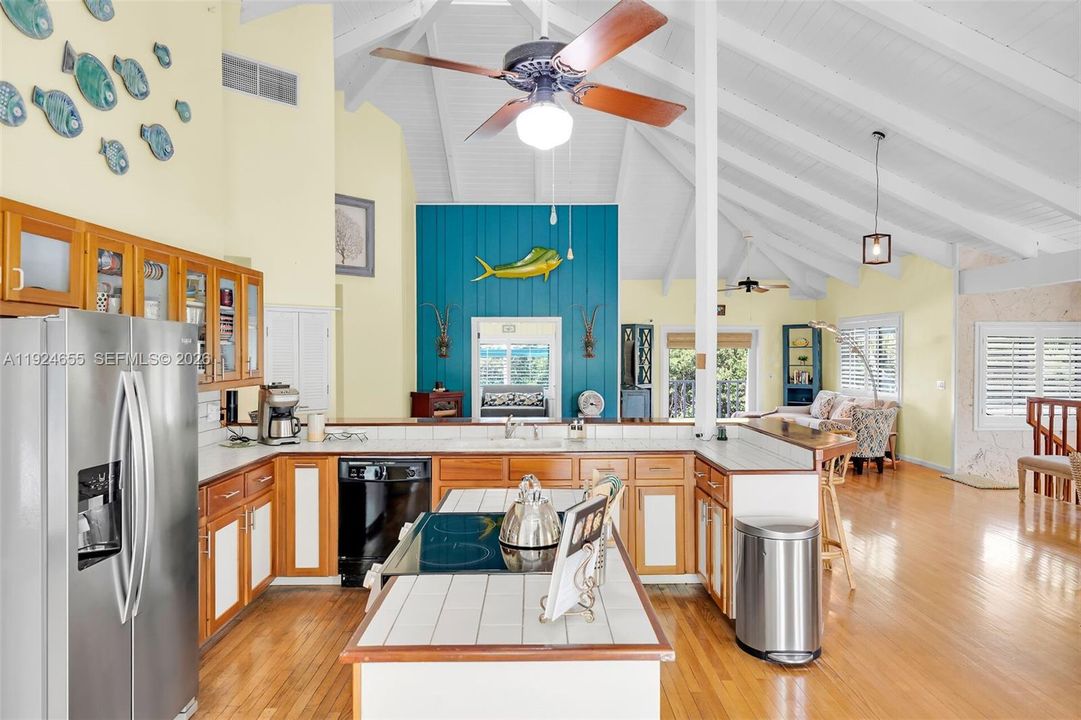 For Sale: $1,848,000 (3 beds, 2 baths, 2159 Square Feet)