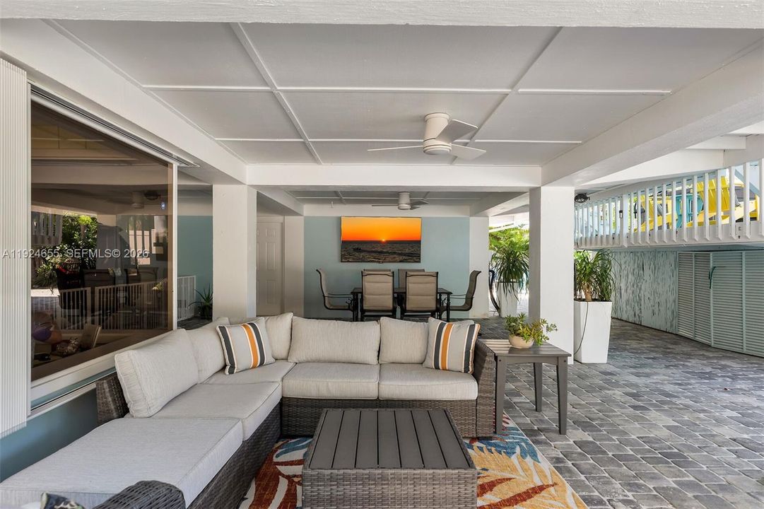 For Sale: $1,848,000 (3 beds, 2 baths, 2159 Square Feet)