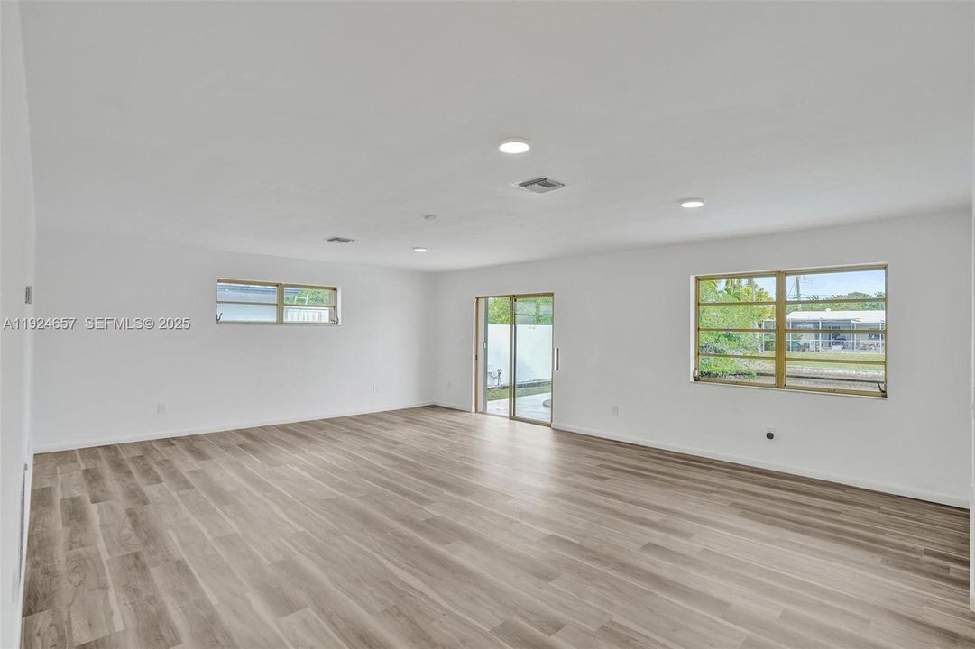 For Sale: $1,350,000 (3 beds, 3 baths, 2198 Square Feet)