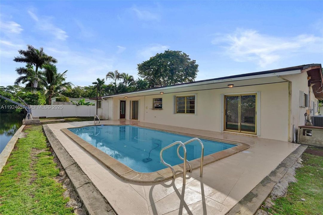 For Sale: $1,350,000 (3 beds, 3 baths, 2198 Square Feet)