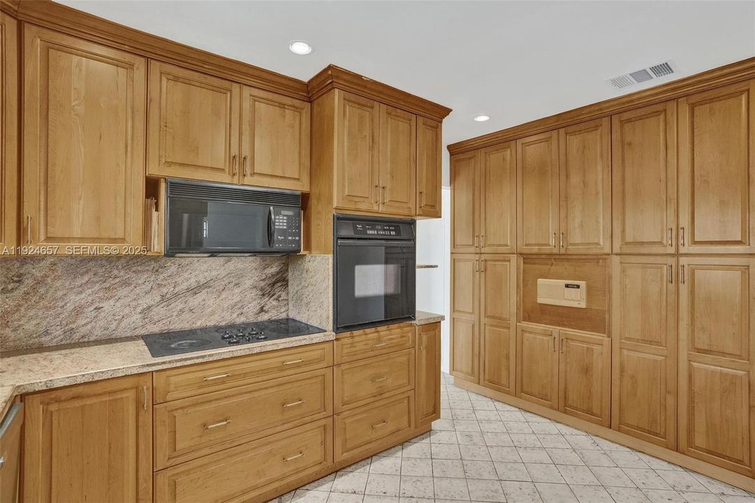 For Sale: $1,350,000 (3 beds, 3 baths, 2198 Square Feet)