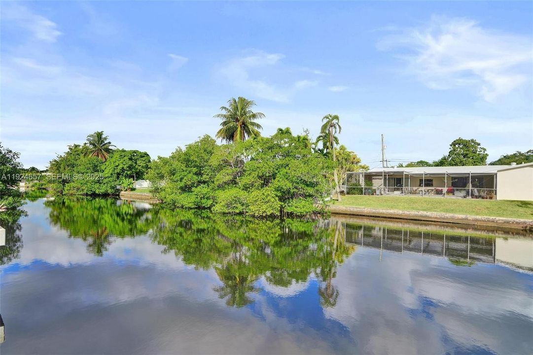 For Sale: $1,350,000 (3 beds, 3 baths, 2198 Square Feet)