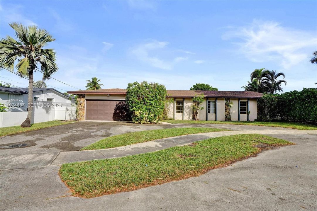 For Sale: $1,350,000 (3 beds, 3 baths, 2198 Square Feet)