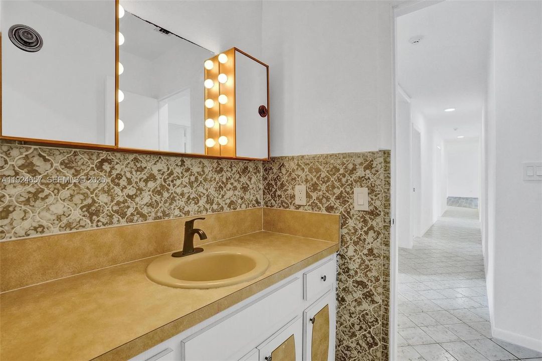 For Sale: $1,350,000 (3 beds, 3 baths, 2198 Square Feet)