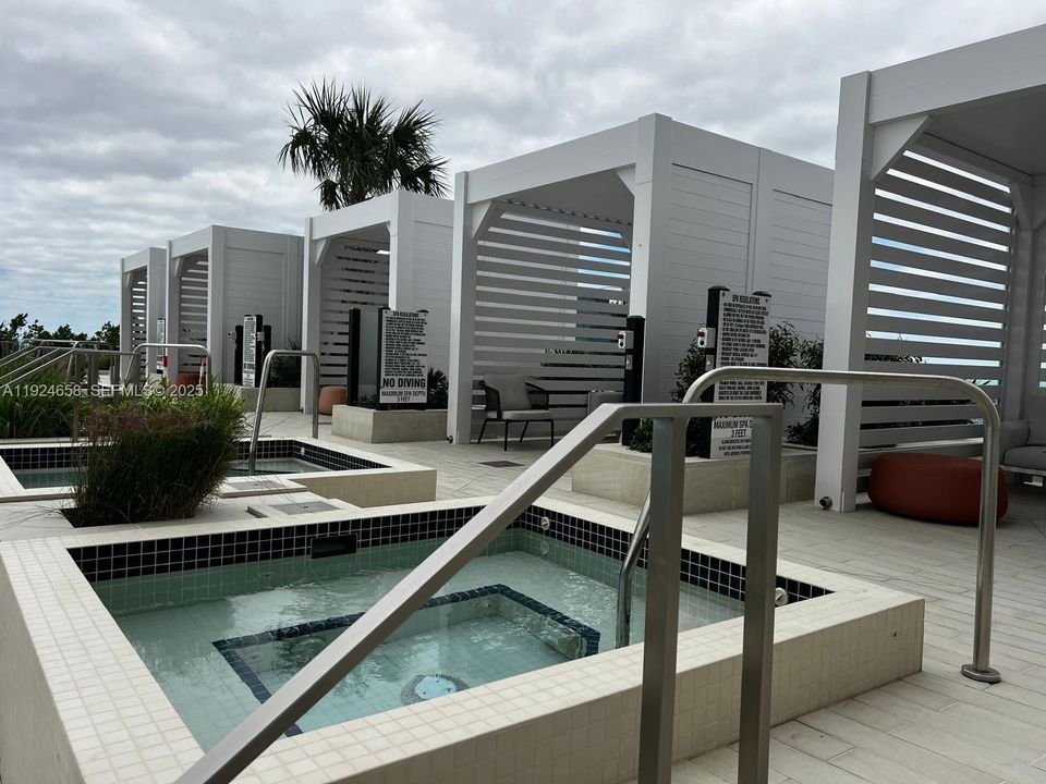 На продажу: $1,070,000 (1 спален, 1 ванн, 679 Квадратных фут)