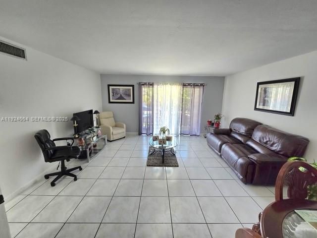 For Sale: $270,700 (2 beds, 2 baths, 954 Square Feet)