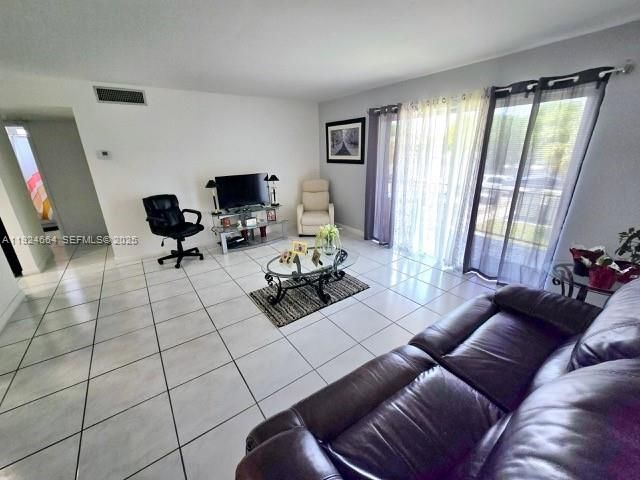 For Sale: $270,700 (2 beds, 2 baths, 954 Square Feet)