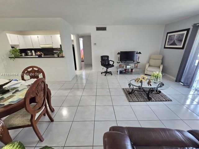 For Sale: $270,700 (2 beds, 2 baths, 954 Square Feet)