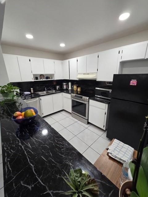For Sale: $270,700 (2 beds, 2 baths, 954 Square Feet)