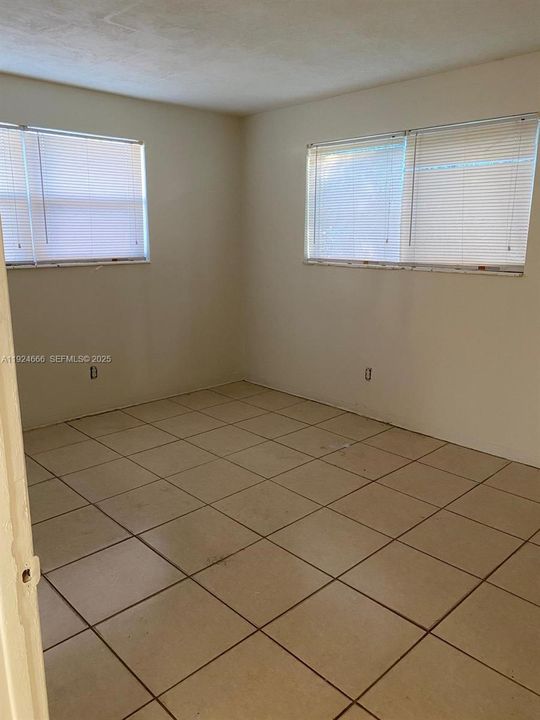 Activo con contrato: $315,000 (2 camas, 1 baños, 1014 Pies cuadrados)