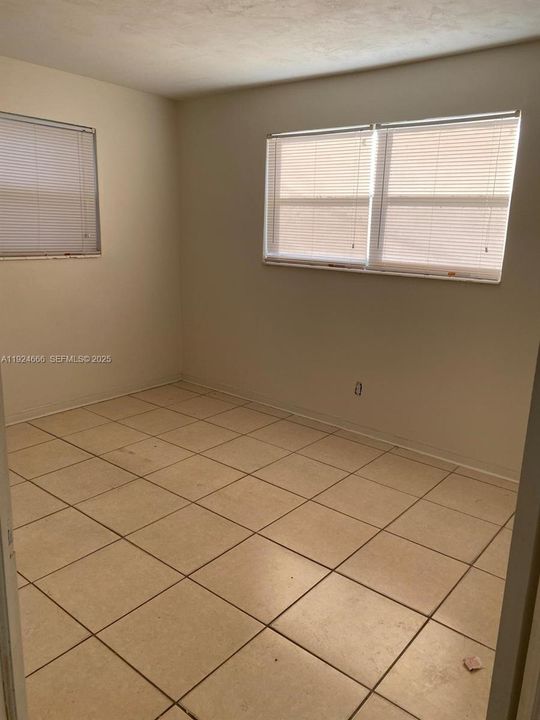 Activo con contrato: $315,000 (2 camas, 1 baños, 1014 Pies cuadrados)