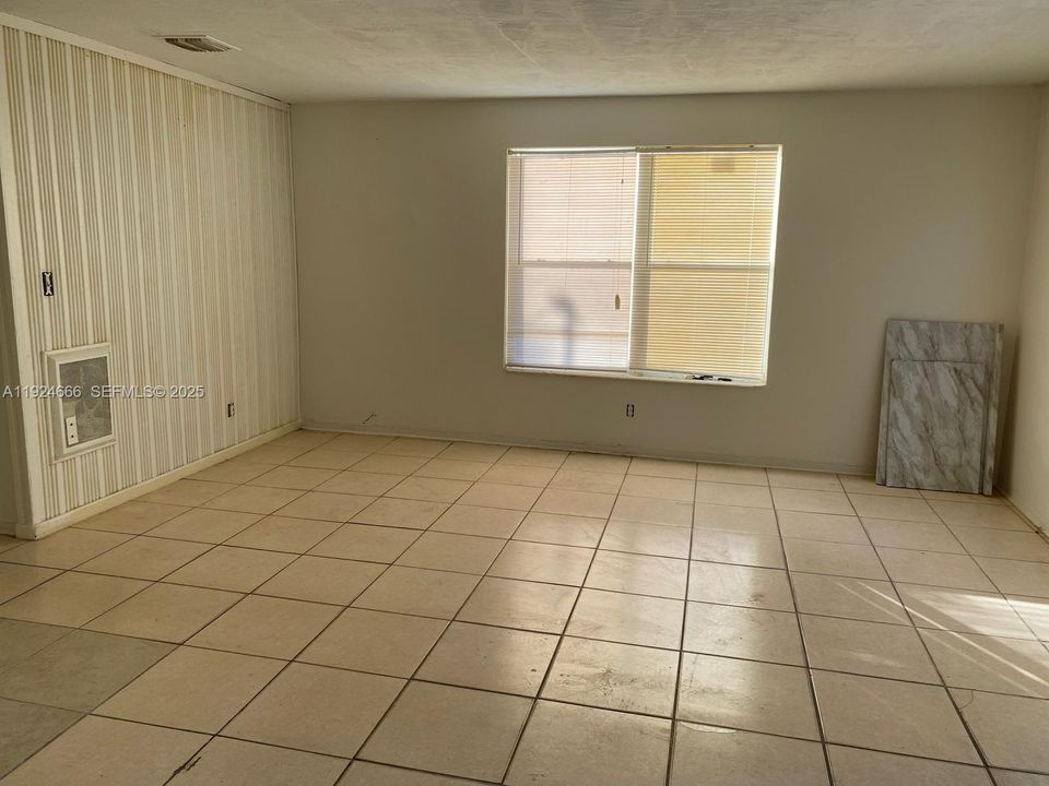 Activo con contrato: $315,000 (2 camas, 1 baños, 1014 Pies cuadrados)