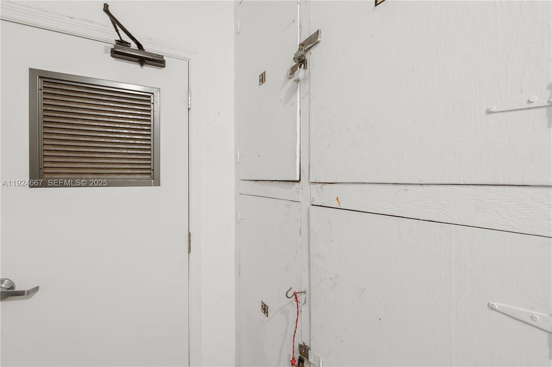 待售: $700,000 (2 贝兹, 2 浴室, 1090 平方英尺)