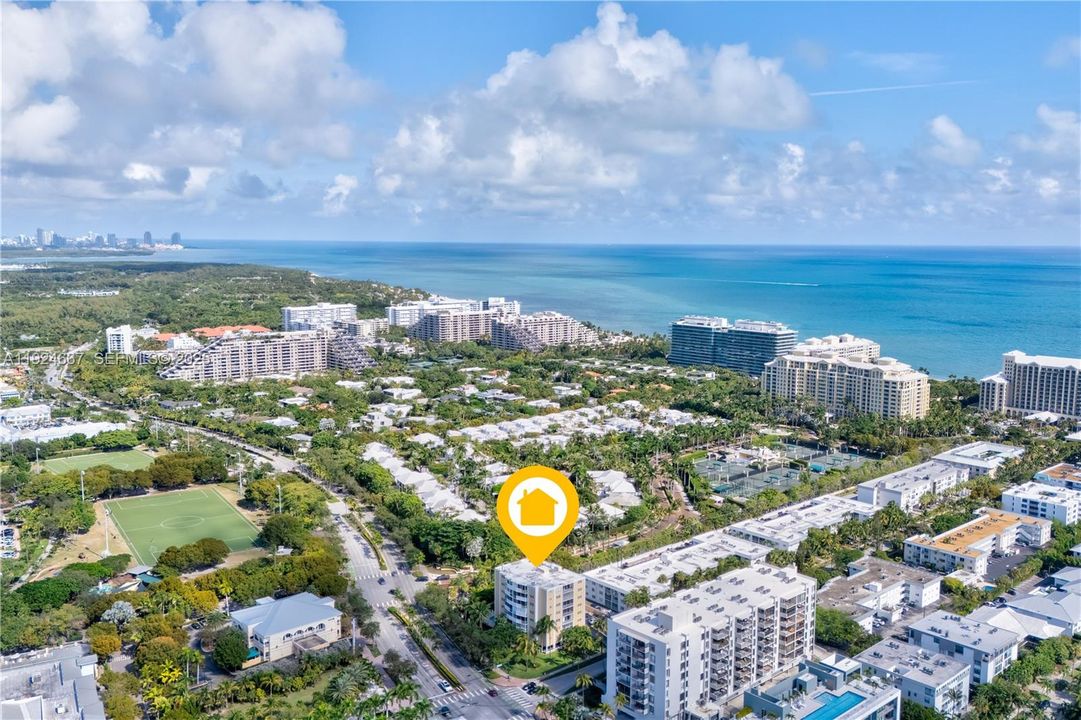 待售: $700,000 (2 贝兹, 2 浴室, 1090 平方英尺)