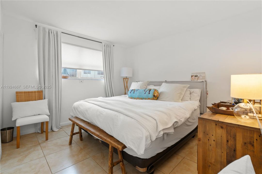 待售: $700,000 (2 贝兹, 2 浴室, 1090 平方英尺)