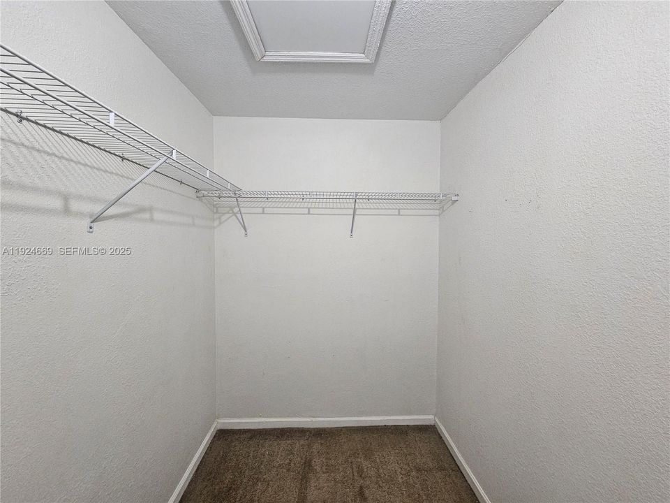 出租: $3,900 (4 贝兹, 3 浴室, 2402 平方英尺)