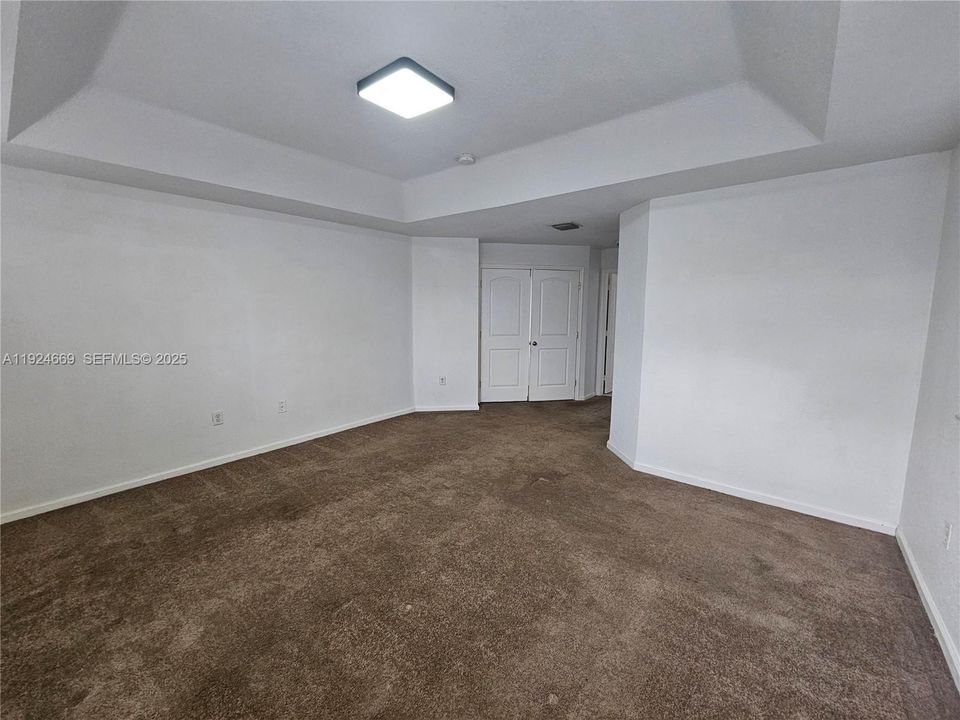 出租: $3,900 (4 贝兹, 3 浴室, 2402 平方英尺)