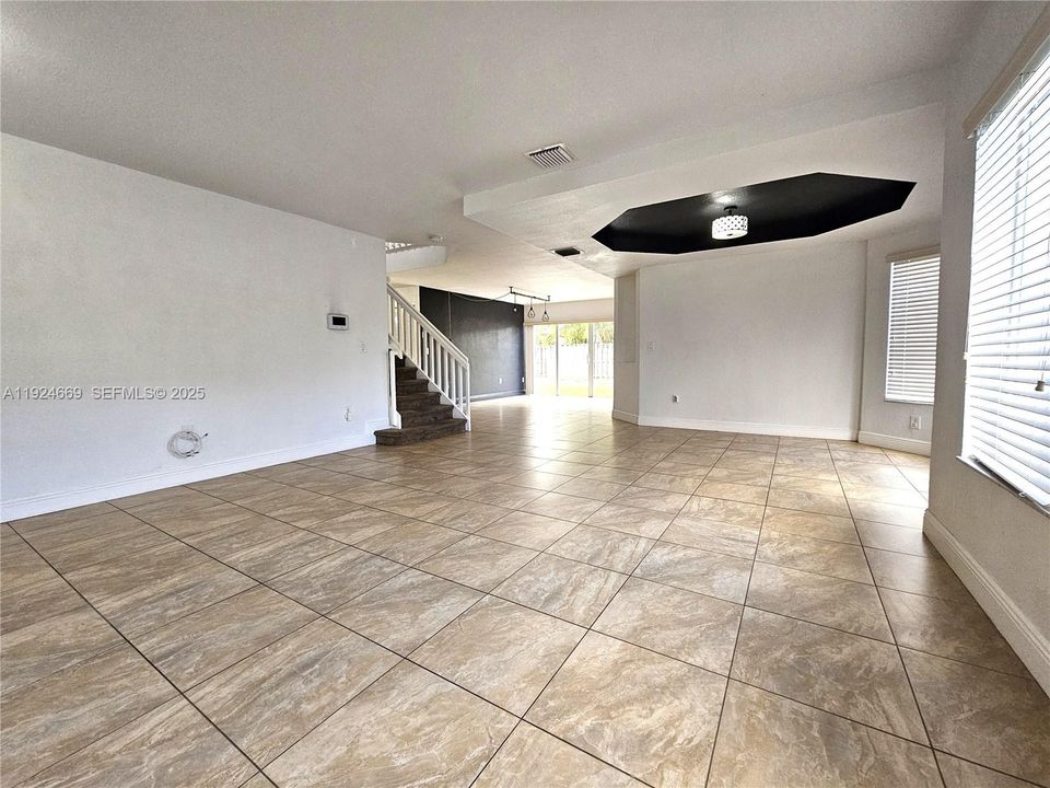 出租: $3,900 (4 贝兹, 3 浴室, 2402 平方英尺)