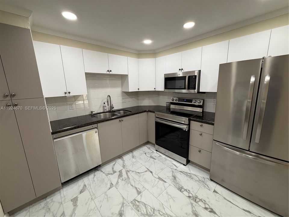 For Rent: $5,750 (3 beds, 2 baths, 1780 Square Feet)