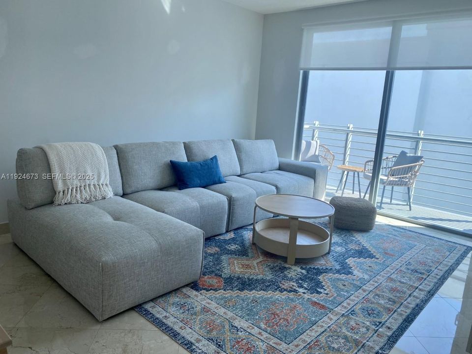 待售: $639,000 (1 贝兹, 1 浴室, 686 平方英尺)