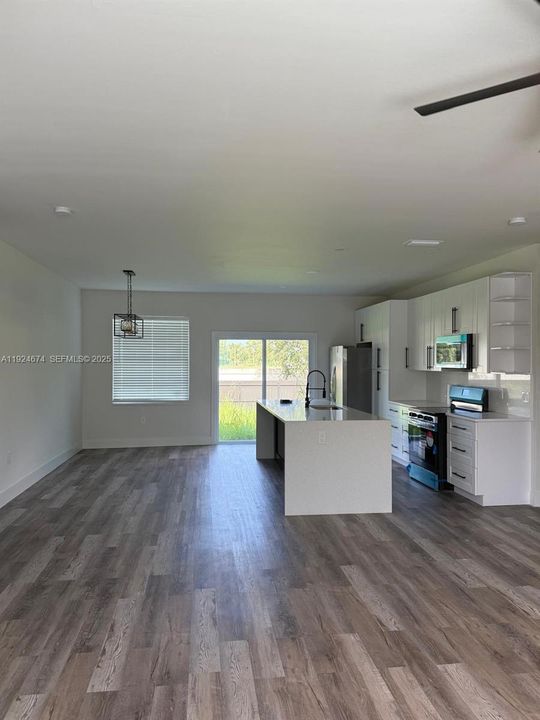 出租: $2,300 (3 贝兹, 2 浴室, 0 平方英尺)