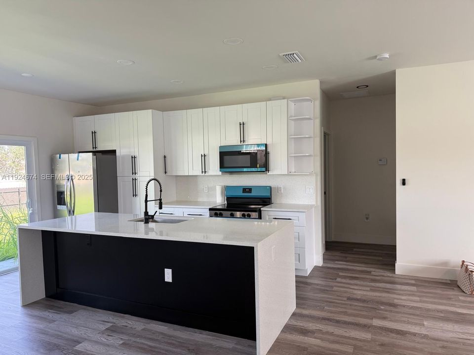 出租: $2,300 (3 贝兹, 2 浴室, 0 平方英尺)