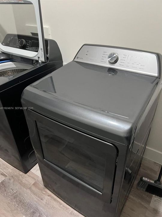 出租: $2,300 (3 贝兹, 2 浴室, 0 平方英尺)