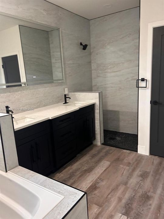 出租: $2,300 (3 贝兹, 2 浴室, 0 平方英尺)