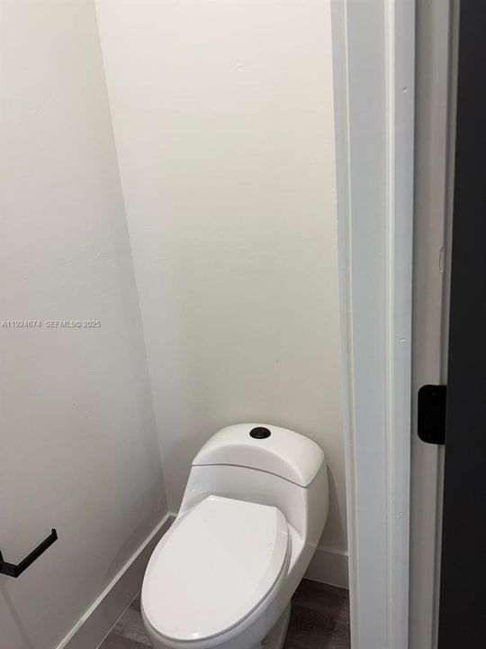 出租: $2,300 (3 贝兹, 2 浴室, 0 平方英尺)