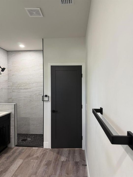 出租: $2,300 (3 贝兹, 2 浴室, 0 平方英尺)