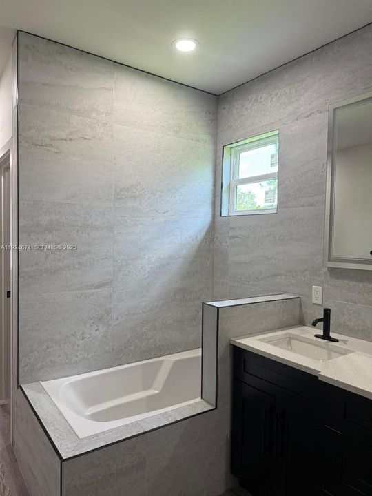 出租: $2,300 (3 贝兹, 2 浴室, 0 平方英尺)