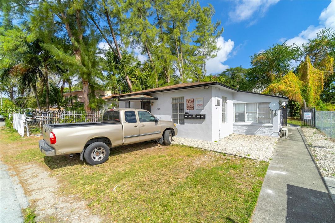 На продажу: $1,100,000 (0 спален, 0 ванн, 2454 Квадратных фут)