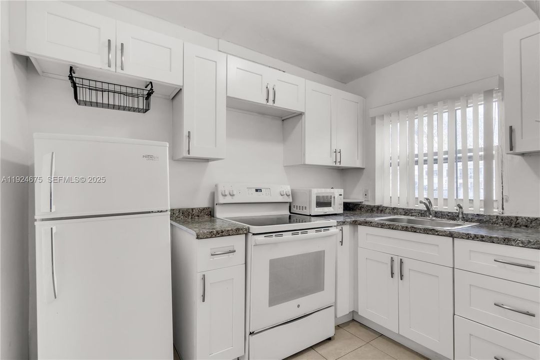 На продажу: $1,100,000 (0 спален, 0 ванн, 2454 Квадратных фут)