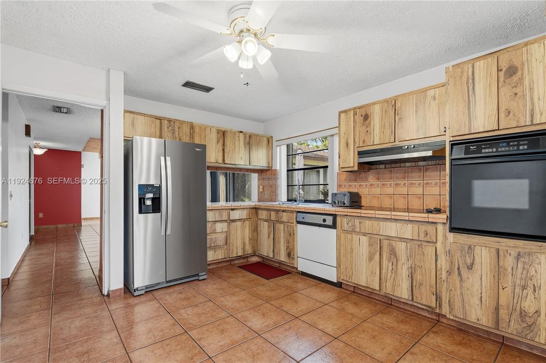 For Sale: $464,000 (3 beds, 2 baths, 1173 Square Feet)
