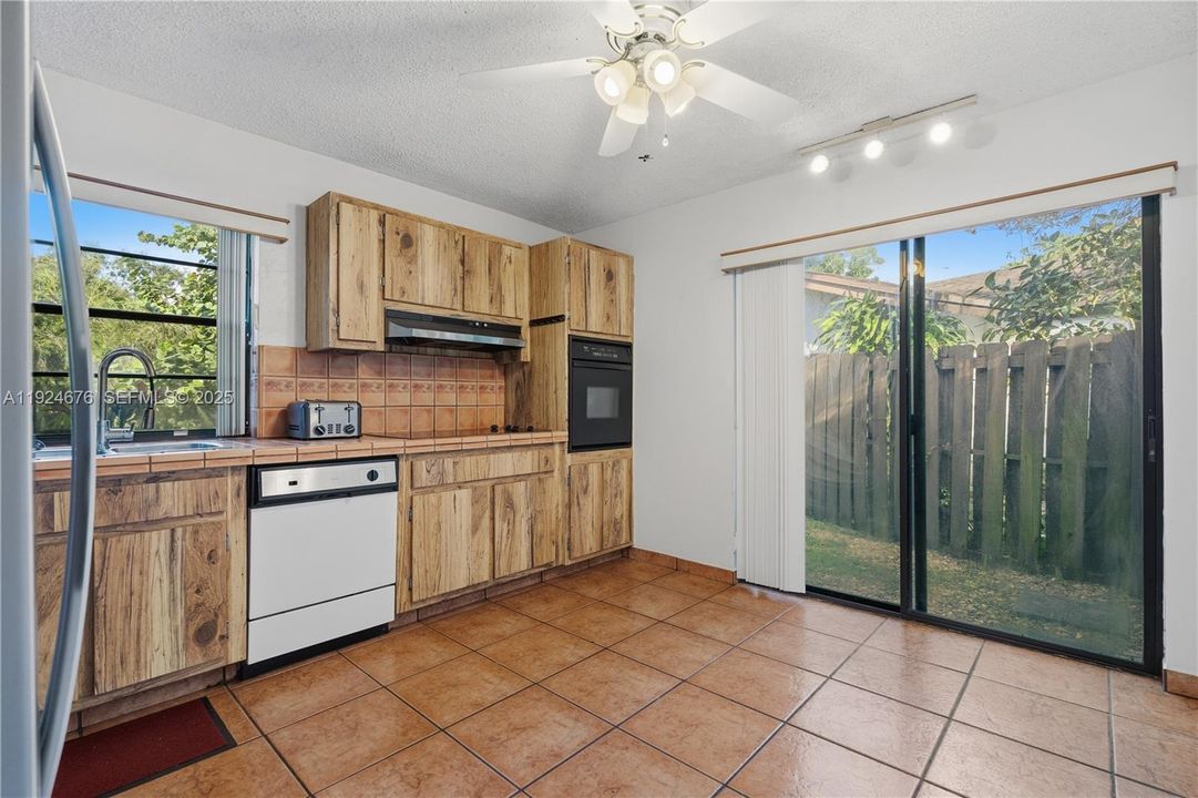 For Sale: $464,000 (3 beds, 2 baths, 1173 Square Feet)