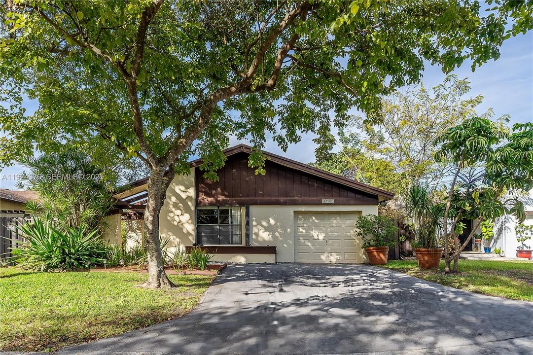 For Sale: $464,000 (3 beds, 2 baths, 1173 Square Feet)