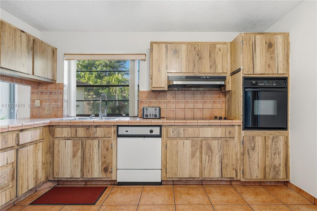 For Sale: $464,000 (3 beds, 2 baths, 1173 Square Feet)