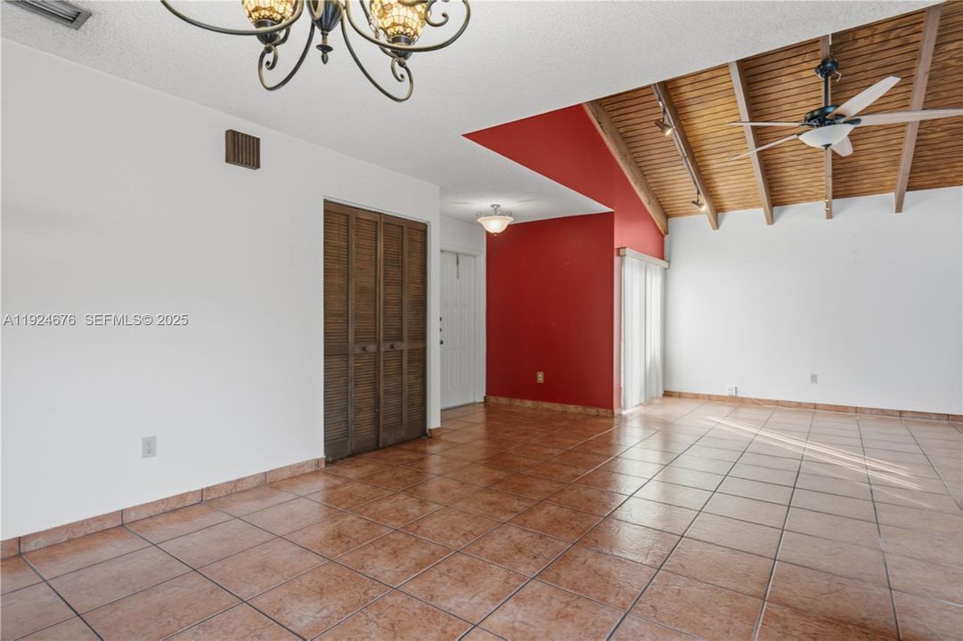 For Sale: $464,000 (3 beds, 2 baths, 1173 Square Feet)