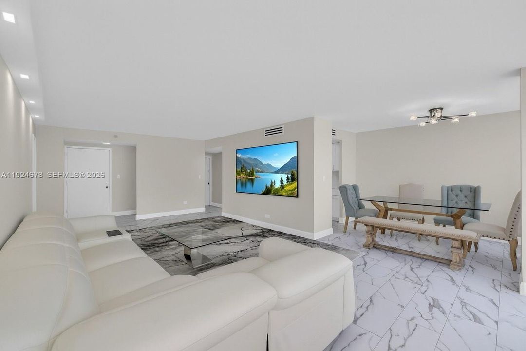 For Sale: $450,000 (1 beds, 2 baths, 943 Square Feet)